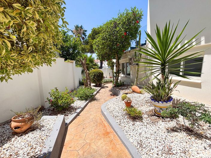 Image No.11-7 Bed Villa for sale