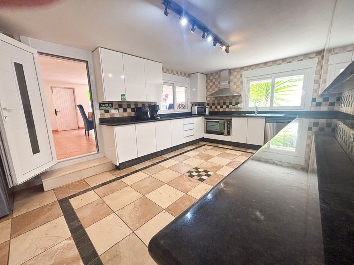 Image No.26-7 Bed Villa for sale