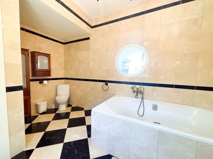 Image No.40-7 Bed Villa for sale