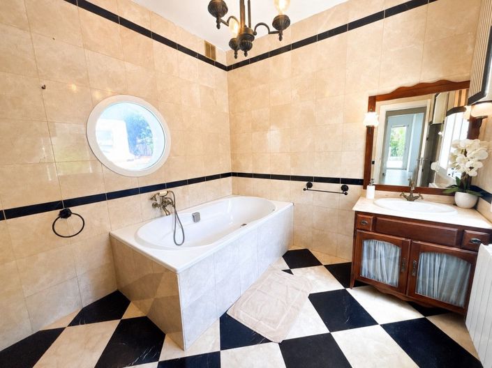 Image No.41-7 Bed Villa for sale