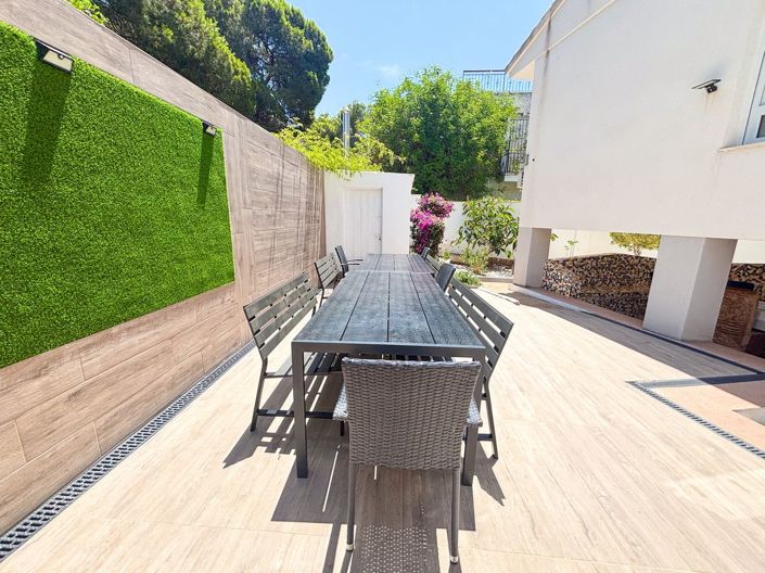 Image No.8-7 Bed Villa for sale