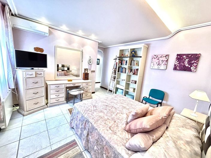 Image No.15-6 Bed Villa for sale