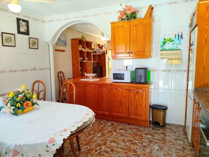 Image No.10-3 Bed House for sale
