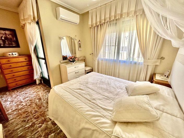 Image No.15-3 Bed House for sale