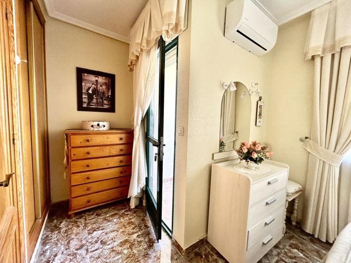 Image No.16-3 Bed House for sale