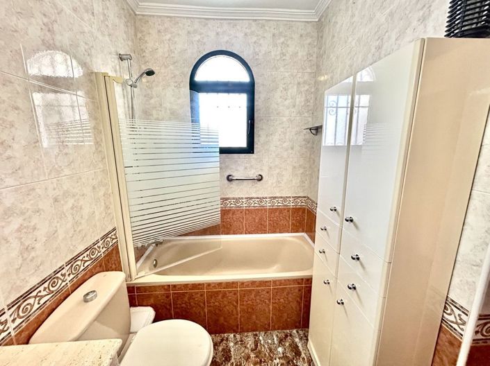 Image No.27-3 Bed House for sale