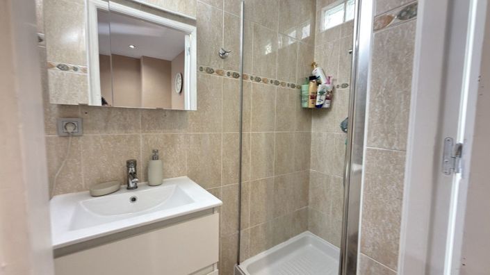 Image No.21-3 Bed House for sale