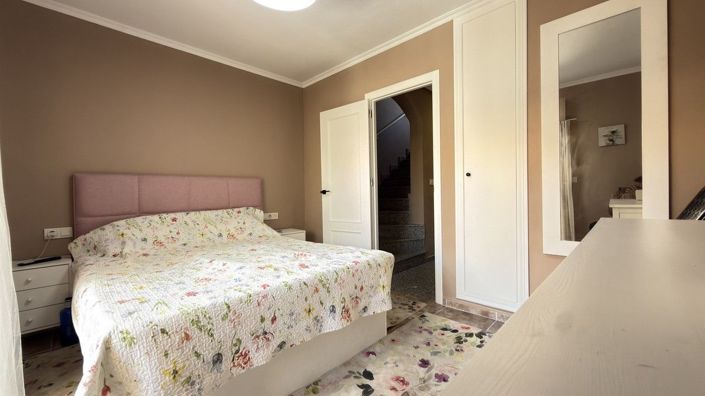 Image No.32-3 Bed House for sale