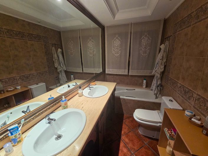 Image No.21-9 Bed Villa for sale