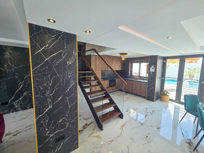 Image No.11-5 Bed House for sale