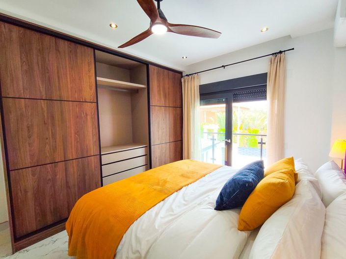 Image No.19-5 Bed House for sale