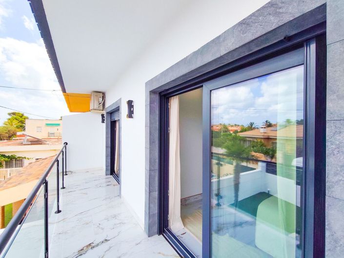 Image No.22-5 Bed House for sale