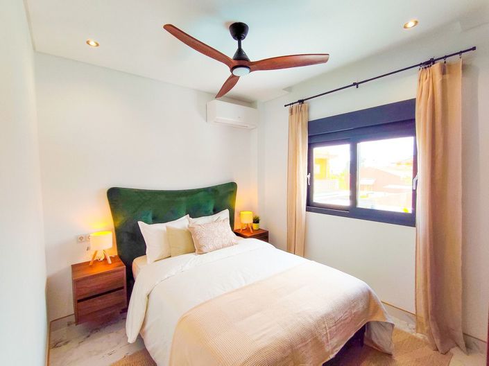 Image No.30-5 Bed House for sale
