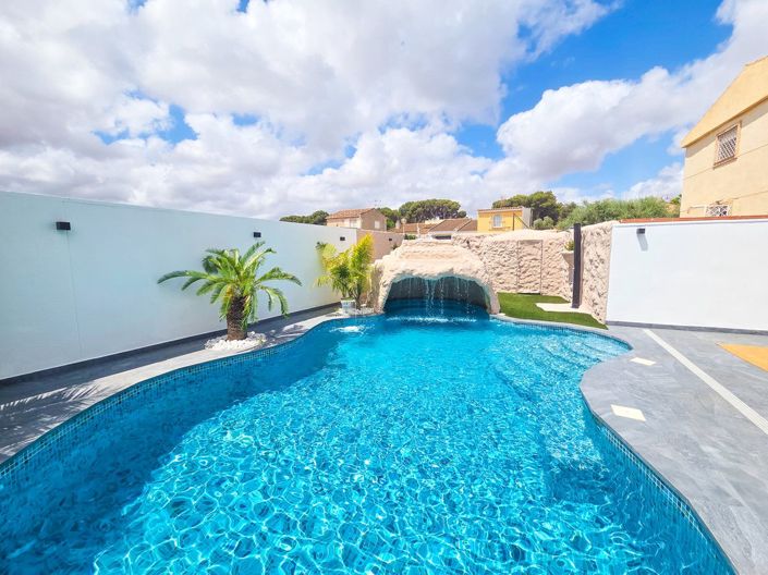 Image No.35-5 Bed House for sale