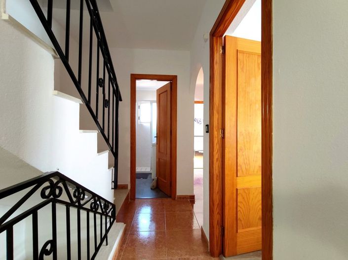 Image No.12-6 Bed House for sale