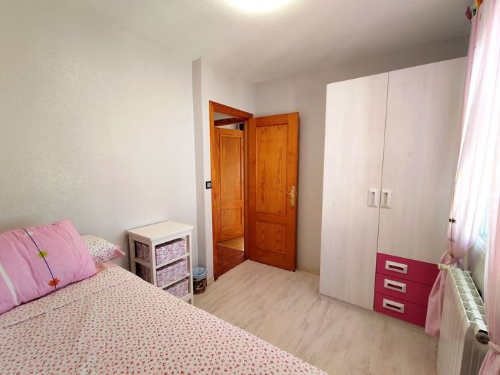 Image No.18-6 Bed House for sale