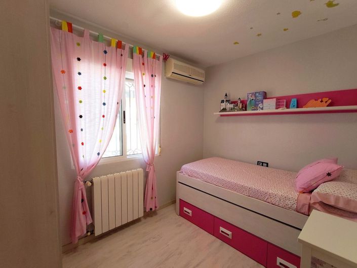 Image No.19-6 Bed House for sale