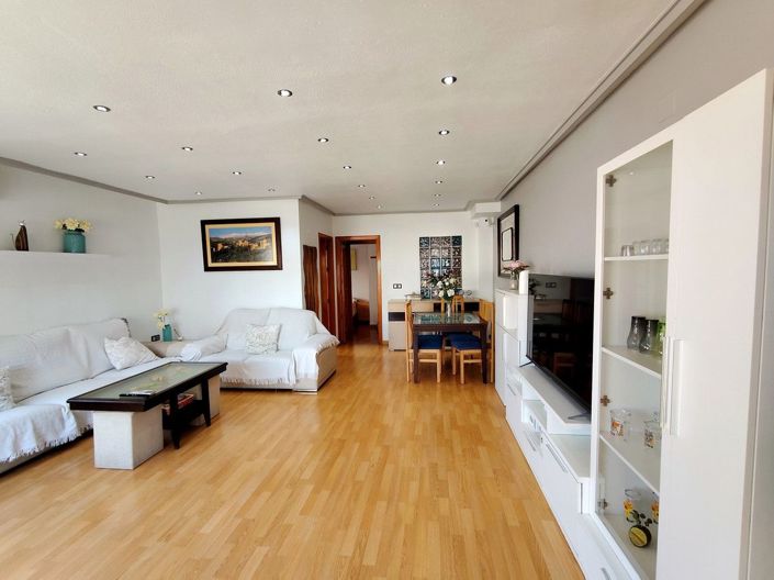 Image No.2-6 Bed House for sale