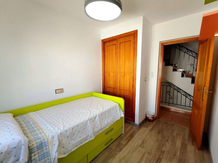 Image No.20-6 Bed House for sale