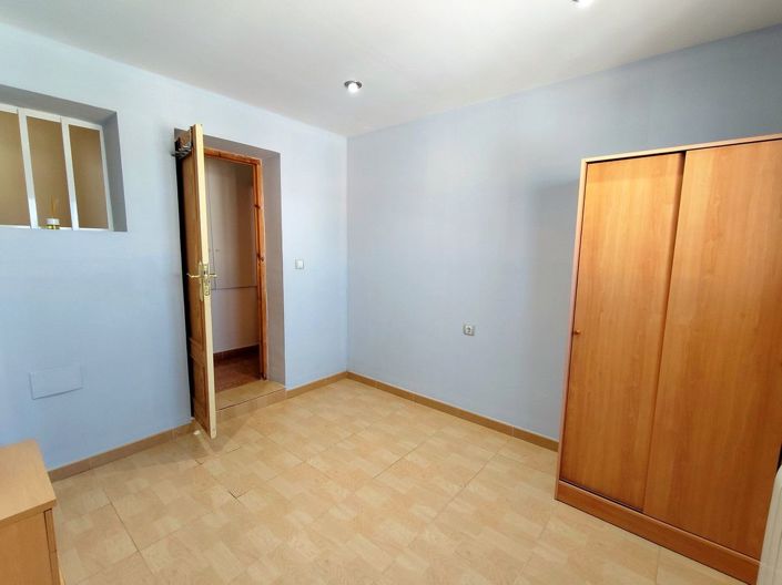 Image No.24-6 Bed House for sale