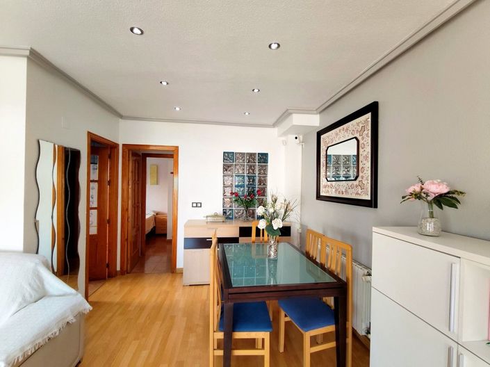 Image No.5-6 Bed House for sale