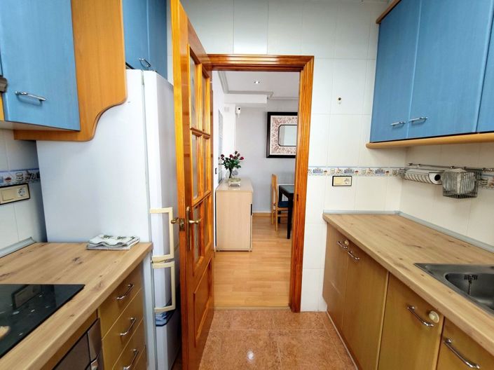 Image No.8-6 Bed House for sale