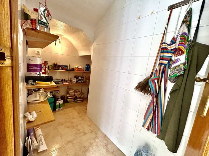 Image No.14-3 Bed House for sale
