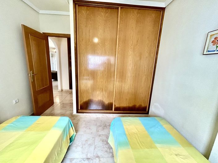 Image No.19-3 Bed House for sale