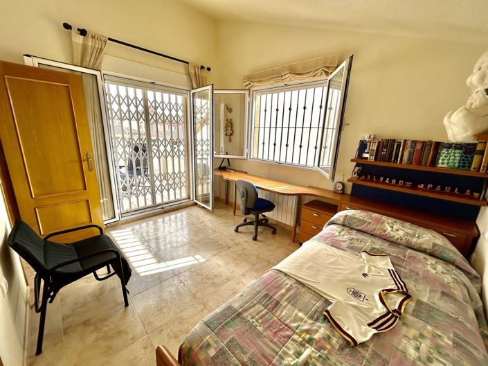 Image No.25-3 Bed House for sale