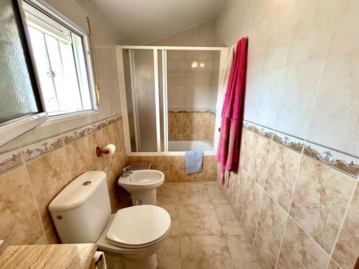 Image No.26-3 Bed House for sale