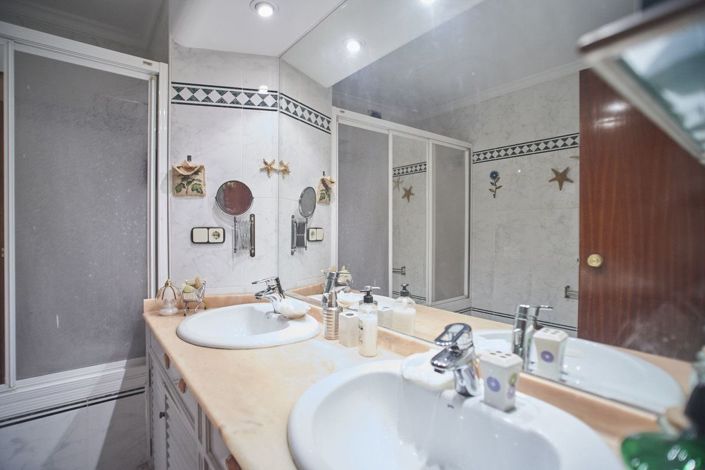 Image No.26-4 Bed Apartment for sale