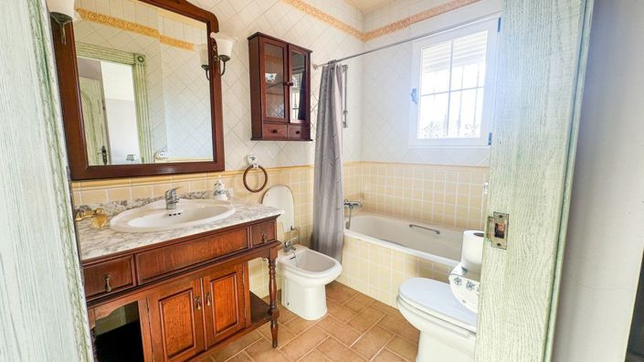 Image No.35-6 Bed Villa for sale