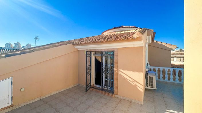 Image No.42-6 Bed Villa for sale