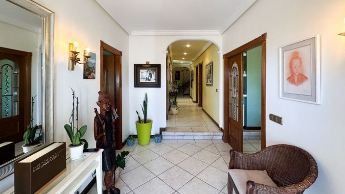 Image No.5-6 Bed Villa for sale
