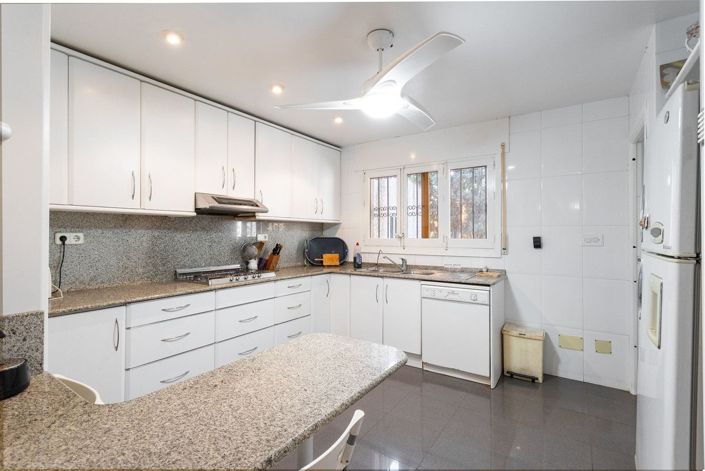 Image No.10-6 Bed Villa for sale