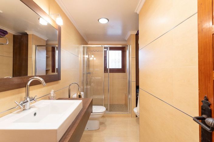 Image No.15-6 Bed Villa for sale