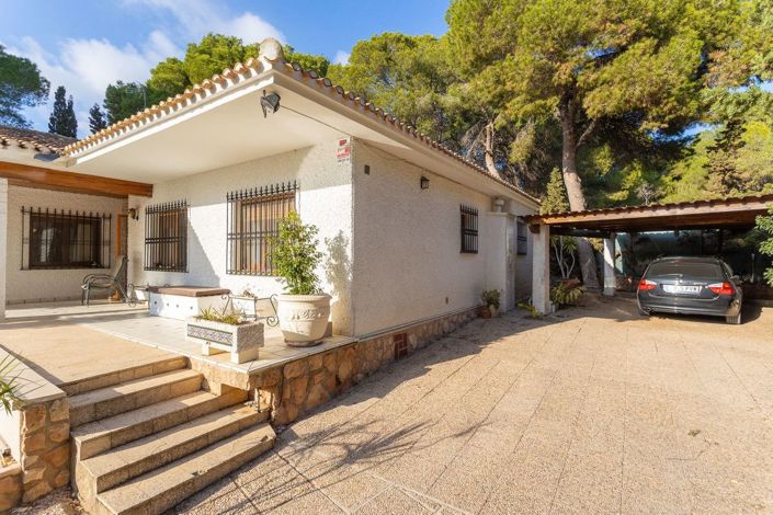 Image No.2-6 Bed Villa for sale