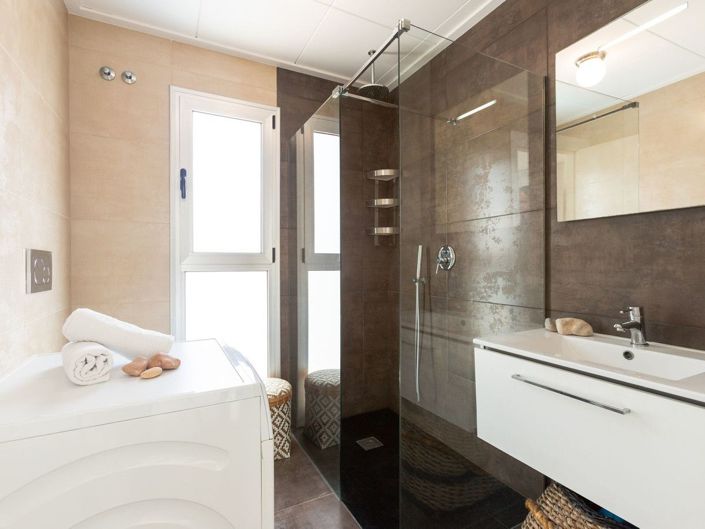 Image No.18-5 Bed House for sale