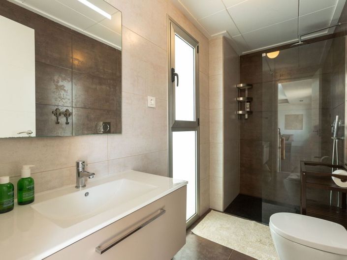 Image No.25-5 Bed House for sale
