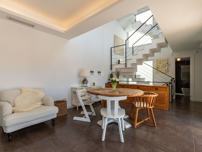 Image No.8-5 Bed House for sale