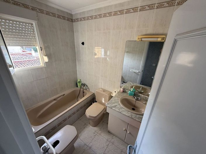 Image No.17-6 Bed Villa for sale