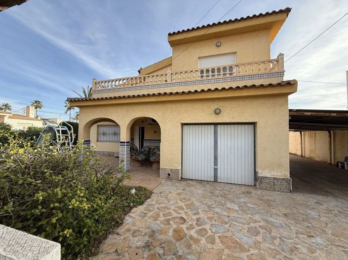 Image No.2-6 Bed Villa for sale