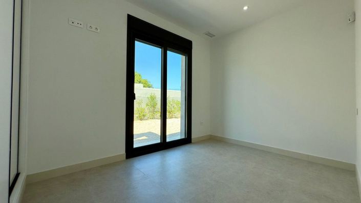Image No.19-4 Bed Villa for sale