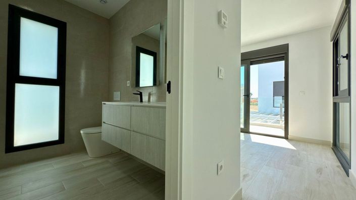Image No.25-4 Bed Villa for sale
