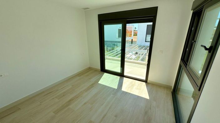 Image No.26-4 Bed Villa for sale