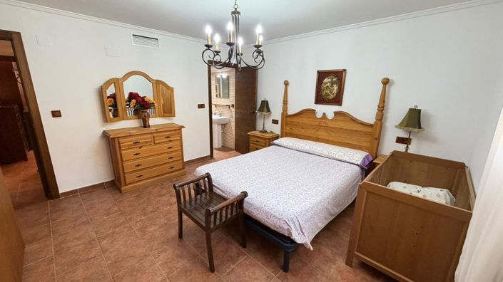 Image No.34-5 Bed Villa for sale