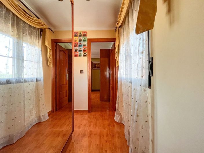 Image No.6-6 Bed Villa for sale