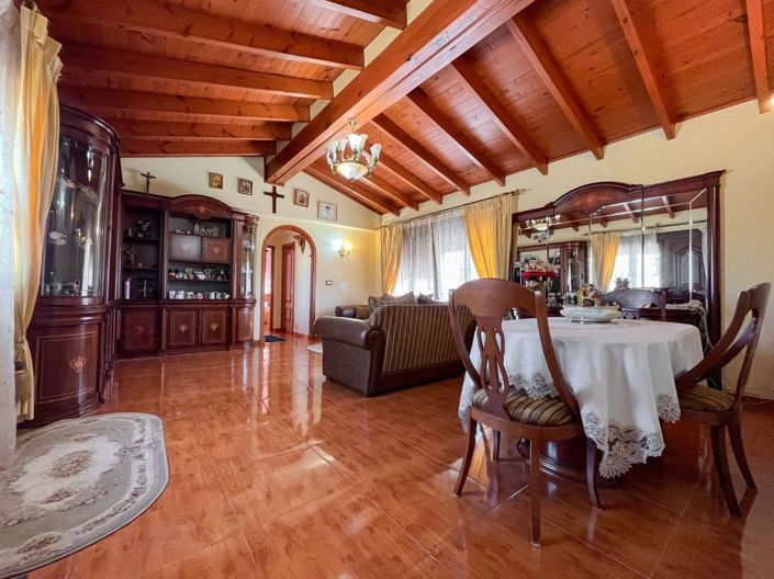 Image No.8-6 Bed Villa for sale