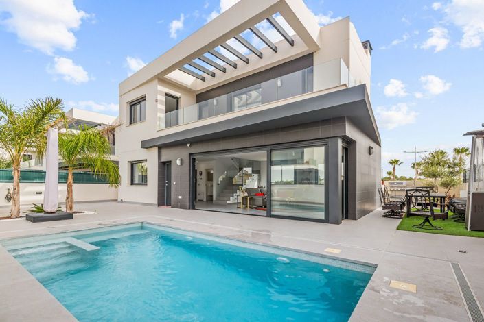 Image No.2-4 Bed Villa for sale