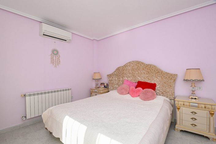 Image No.18-4 Bed Villa for sale